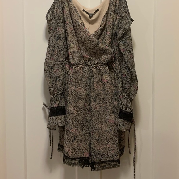 Guess Off the Shoulder Romper **Brand New* - Picture 4 of 6
